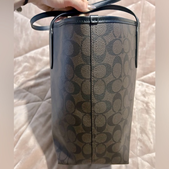 NWOT Authentic Coach City Tote in Signature Canvas - Picture 3 of 8